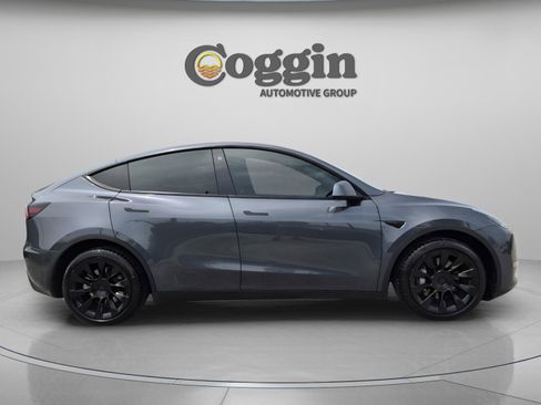 Used 2022 Tesla Model Y Long Range AWD/4WD image 7
