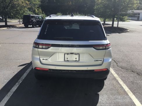 New 2025 Jeep Grand Cherokee Limited w/ Black Appearance Package image 6