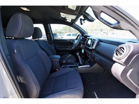 Used 2019 Toyota Tacoma TRD Sport image 26