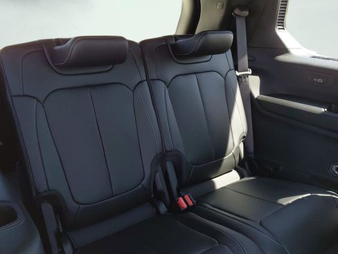 New 2026 Jeep Grand Cherokee L Limited w/ Luxury Tech Group II AWD/4WD image 18