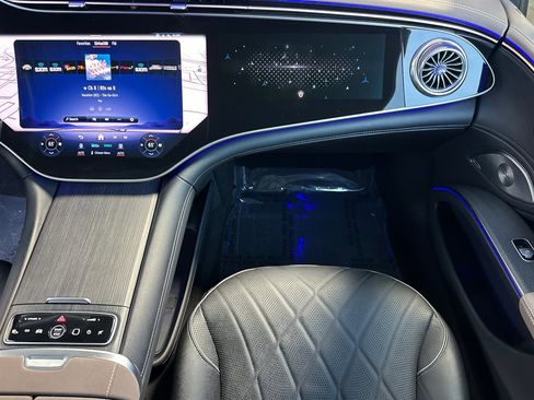 Used 2023 Mercedes-Benz EQS 580 4MATIC Sedan image 30