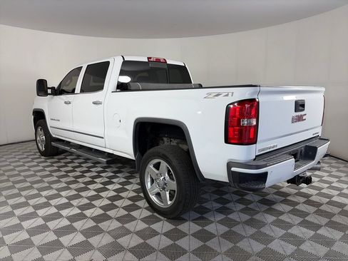 Used 2015 GMC Sierra 2500 Denali w/ Duramax Plus Package AWD/4WD image 5