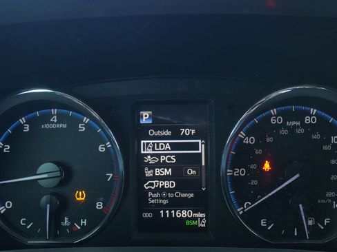 Used 2018 Toyota RAV4 Limited image 18