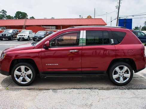 Used 2014 Jeep Compass Latitude FWD image 3