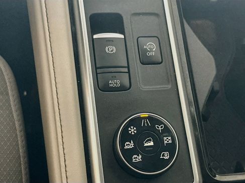 Used 2023 Nissan Pathfinder SL AWD/4WD image 26