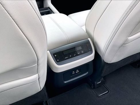 Used 2024 Nissan Pathfinder SL image 10