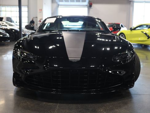 Used 2023 Aston Martin V8 Vantage Coupe RWD image 2