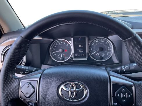 Used 2021 Toyota Tacoma SR5 AWD/4WD image 12