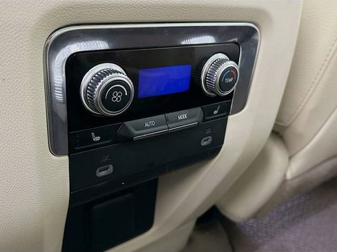 Used 2023 GMC Yukon XL Denali AWD/4WD image 32