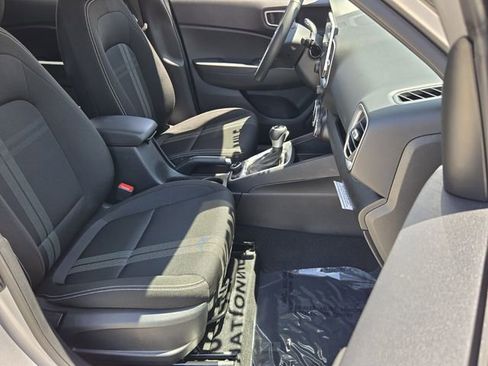 Used 2025 Hyundai Venue SEL image 15