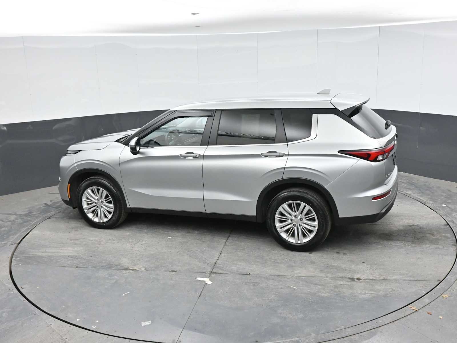 Used 2024 Mitsubishi Outlander ES AWD/4WD image 28