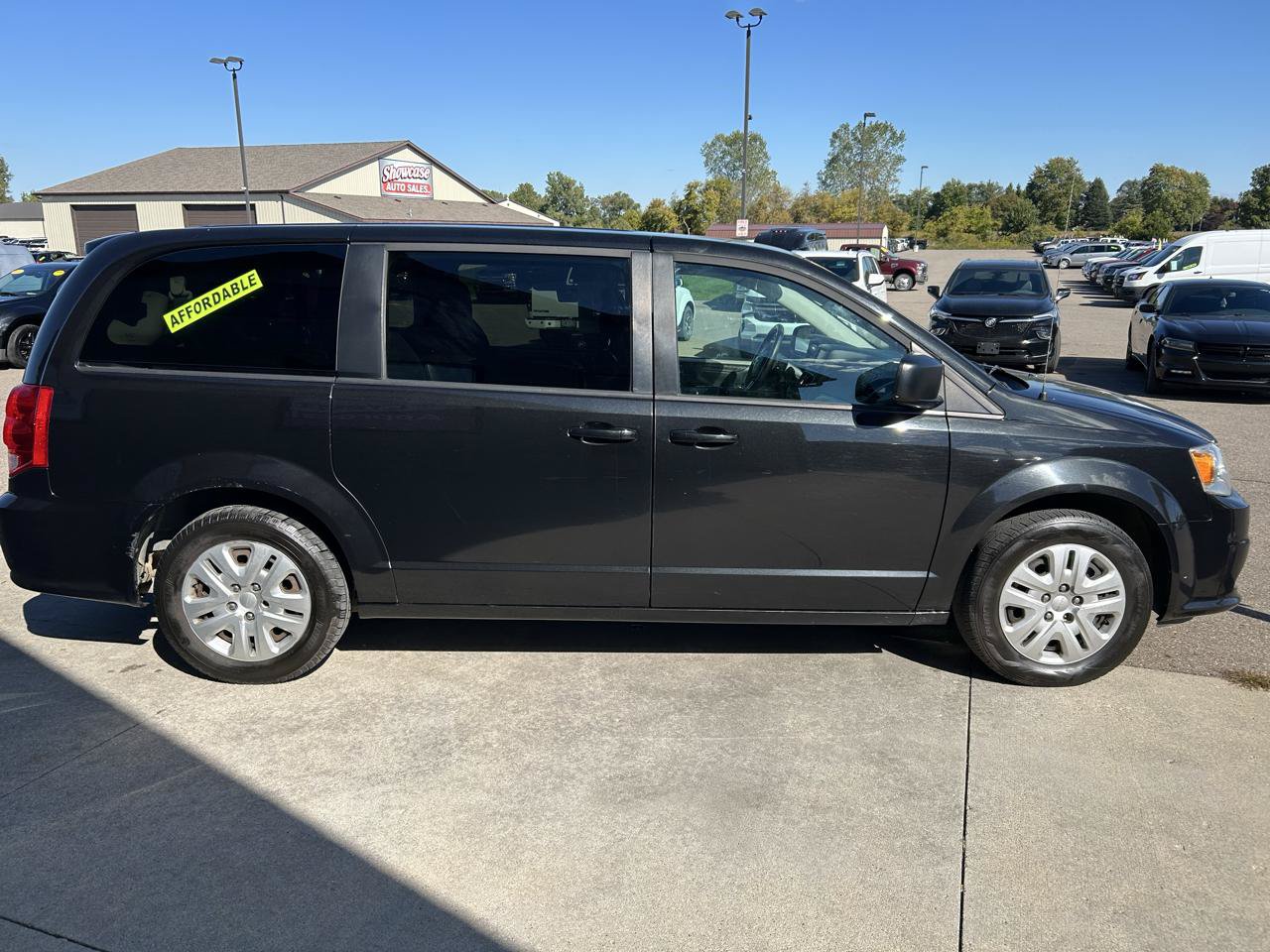 Used 2018 Dodge Grand Caravan SE w/ Rear Park Assist Package FWD image 4