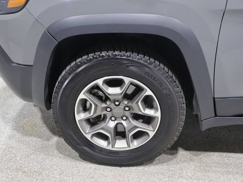 Used 2022 Jeep Cherokee Trailhawk AWD/4WD image 9