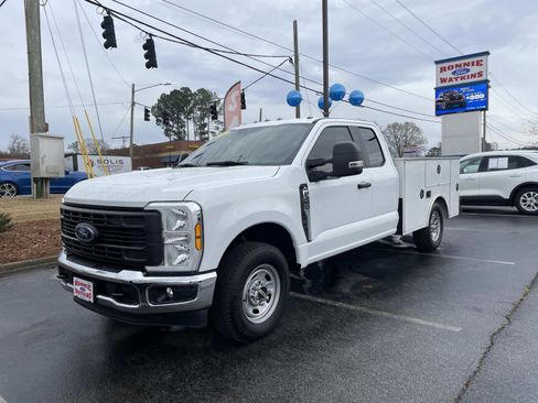 Used 2024 Ford F250 XL w/ XL Chrome Package image 11