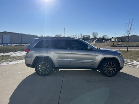 Used 2016 Jeep Grand Cherokee Limited 75th Anniversary image 4