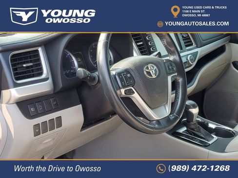 Used 2018 Toyota Highlander Plus FWD image 8