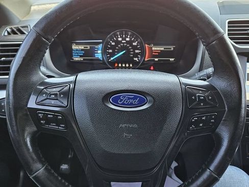 Used 2017 Ford Explorer XLT w/ Equipment Group 202A FWD image 10