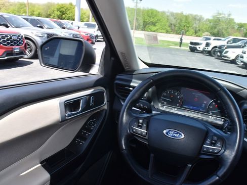 Used 2020 Ford Explorer XLT w/ Comfort Package AWD/4WD image 19
