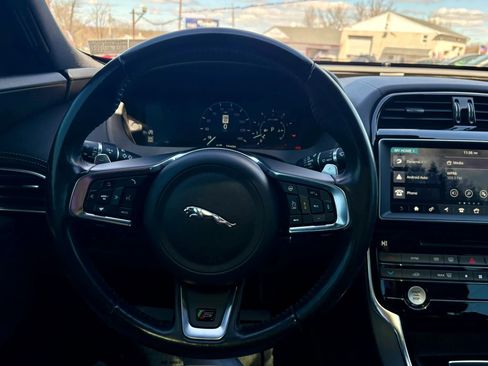 Used 2018 Jaguar XE S image 22