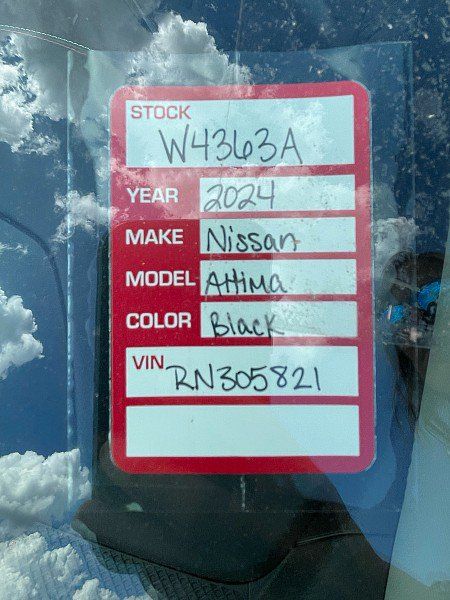 Used 2024 Nissan Altima 2.5 SR w/ SR Premium Package FWD image 9