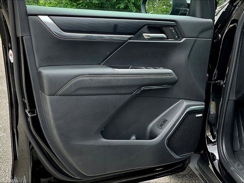 Used 2024 GMC Acadia Elevation image 24