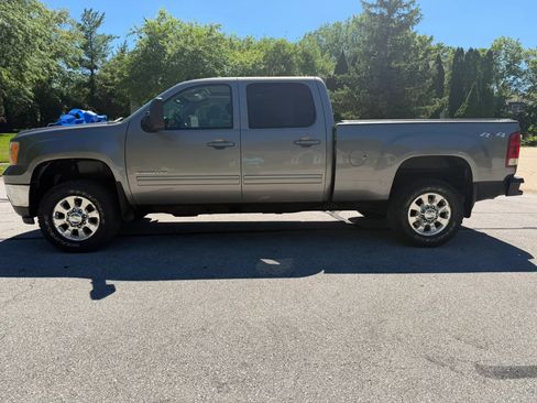 Used 2013 GMC Sierra 2500 SLT AWD/4WD image 4