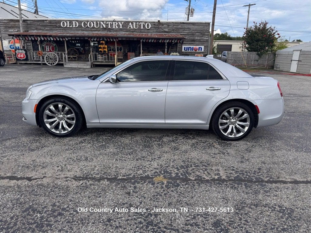Used 2020 Chrysler 300 Limited RWD image 1