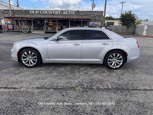Used 2020 Chrysler 300 Limited RWD image 1