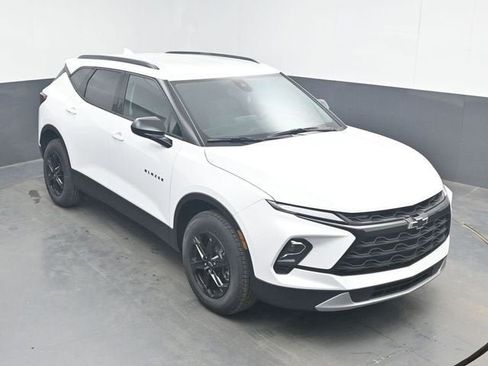 New 2026 Chevrolet Blazer LT w/ Convenience Package AWD/4WD image 32