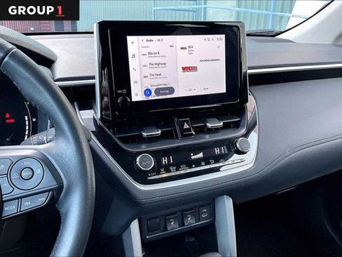 Certified 2025 Toyota Corolla Cross XLE image 7