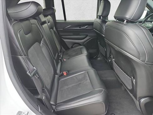 Used 2025 Jeep Grand Cherokee Altitude AWD/4WD image 27