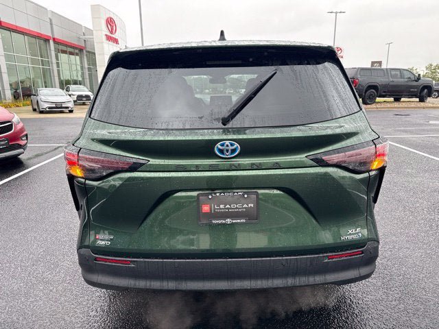 Used 2024 Toyota Sienna XLE AWD/4WD image 10