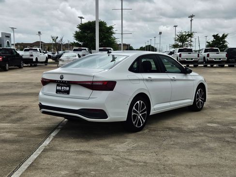Used 2025 Volkswagen Jetta Sport FWD image 3