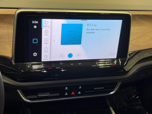 Used 2024 Volkswagen Atlas SE image 12