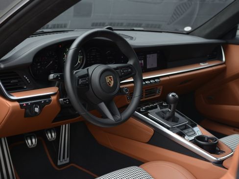 Certified 2023 Porsche 911 Carrera 4S AWD/4WD image 4