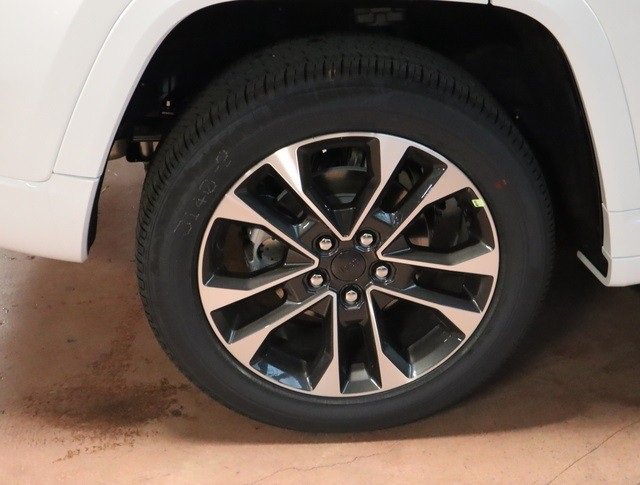 New 2023 Jeep Grand Cherokee Overland AWD/4WD image 25