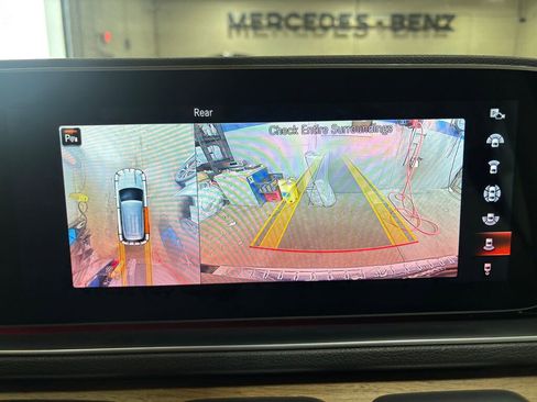 Used 2021 Mercedes-Benz GLE 350 4MATIC image 25