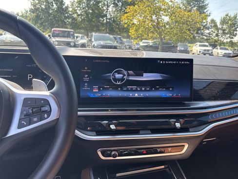 Used 2025 BMW X5 xDrive40i w/ M Sport Package AWD/4WD image 31