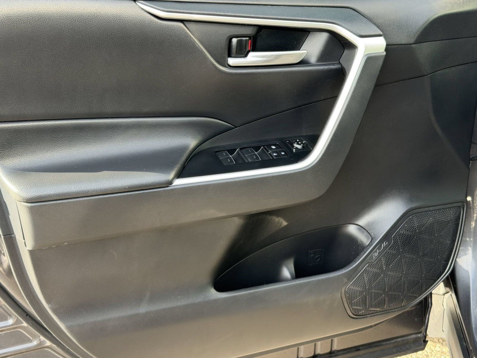 Used 2023 Toyota RAV4 XLE w/ Convenience Package FWD image 14
