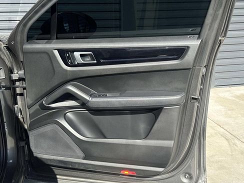 Used 2021 Porsche Cayenne image 19