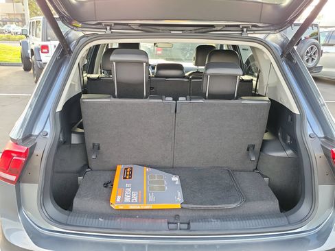 Used 2024 Volkswagen Tiguan SE FWD image 23