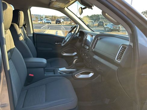 Used 2024 Nissan Frontier SV w/ SV Convenience Package image 10
