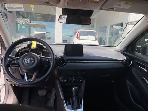 Used 2020 Toyota Yaris LE FWD image 11
