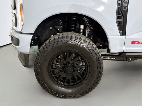 Used 2025 Ford F350 Platinum AWD/4WD image 36