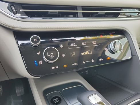 Certified 2026 INFINITI QX60 Luxe w/ Family Package FWD image 25