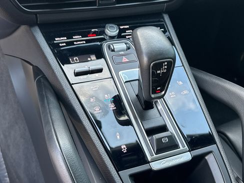 Used 2022 Porsche Cayenne S image 32