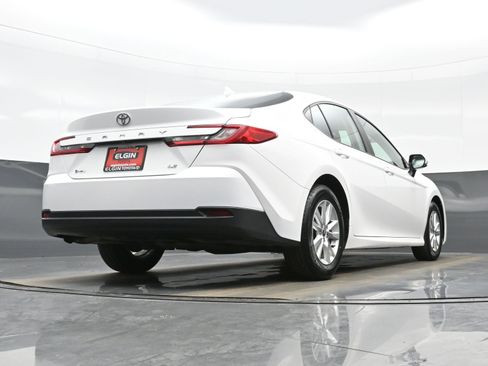 Used 2025 Toyota Camry LE image 29