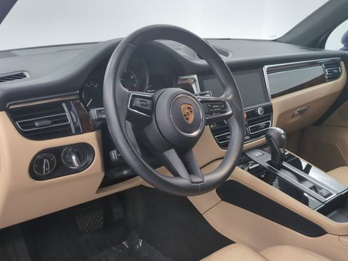 Certified 2023 Porsche Macan AWD/4WD image 3