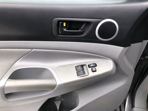 Used 2011 Toyota Tacoma 4x4 Access Cab image 12