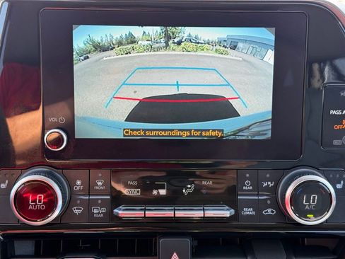 Used 2023 Toyota Highlander XLE AWD/4WD image 31